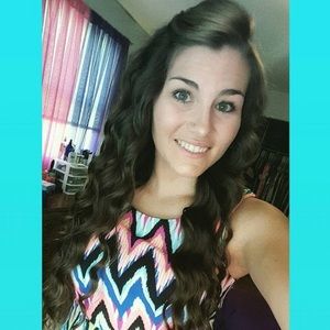 Meet your Posher, Maura